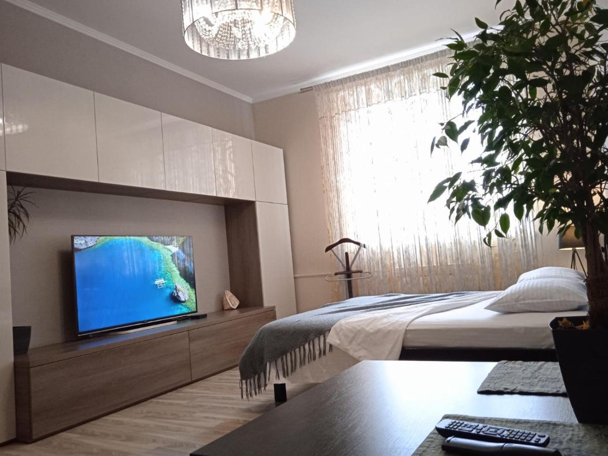 Apartament Vip Квартира Подобово Центр, 2 Кімнати, Смарт Тв, Документи Rivne Zewnętrze zdjęcie